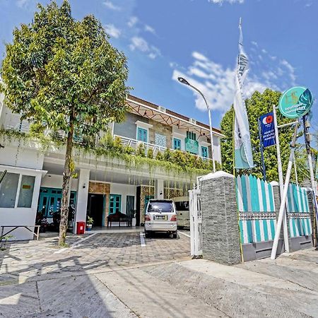 Capital O 91318 House Of Siti Boutique Homestay Jember Bagian luar foto